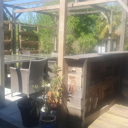 Au Bord De Sevre *