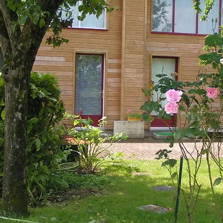 Au Bord De Sèvre